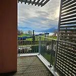 Le Petit Port - Appartement 4 Etoiles - Standing, Vue Lac, Calme, Piscine