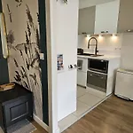 Le Petit Port - Appartement 4 Etoiles - Standing, Vue Lac, Calme, Piscine